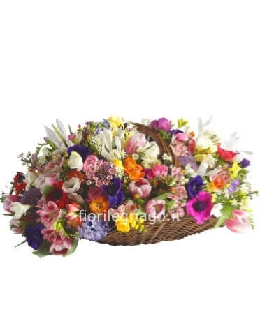 Cesto di fiori primaverili