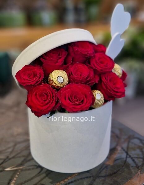 Floral box di rose rosse san Valentino